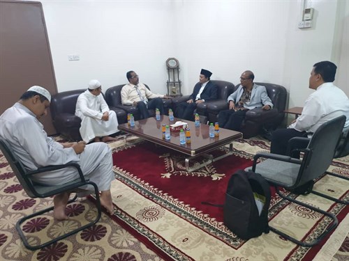 القنصل الاندونيسي لدى عمان في زيارة جامعة الأحقاف