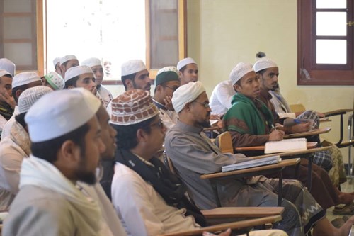 مكتب الصحة والسكان يقيم محاضرة توعوية بكلية الشريعة والقانون حول مرض نقص المناعة المكتسب