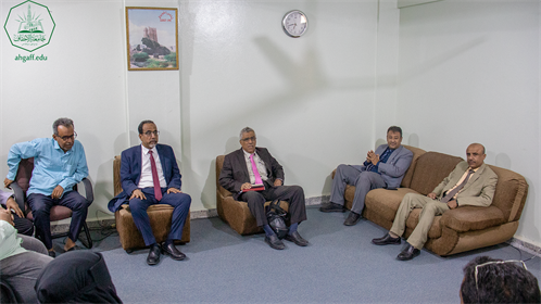 وفد ورزارة التعليم العالي في زيارة تفقدية لجامعة الأحقاف