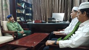 عميد كلية الشريعة والقانون جامعة الأحقاف يستقبل مدير فرع الأحوال المدنية والسجل المدني بمديرية تريم