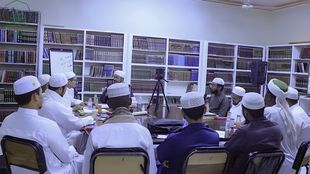 كلية الشريعة والقانون بالتعاون مع وحدة الخريجين بالجامعة تقيم ورشة عمل