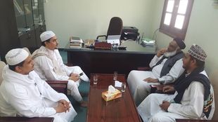 عميد كلية الشريعة والقانون يلتقي العضو الاستشاري بكلية نور الحمزية الغوثية (بكراتشي) باكستان