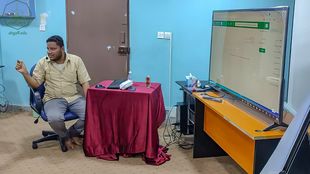 عمادة الجودة والإعتماد الأكاديمي بجامعة الأحقاف تقيم ورشة العمل الثانية حول استخدام برنامج القبول والتسجيل الإلكتروني