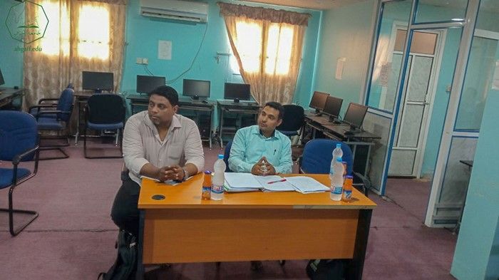 كلية الادارة والاقتصاد بجامعة الاحقاف تقيم مناقشة أبحاث التخرج