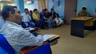 كلية الادارة والاقتصاد بجامعة الاحقاف تقيم مناقشة خطة البحث لمشاريع التخرج للعام الجامعي 2022-2023م