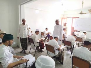 نائب رئيس الجامعة يتفقد سير الامتحانات النهائية بكلية الشريعة والقانون والعلوم الاسلامية