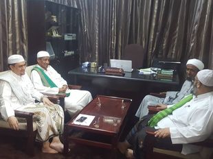 عميد كلية الشريعة والقانون يلتقي الباحث بدار الإفتاء المصرية السيد الأستاذ احمد عبدالرحمن المقدي