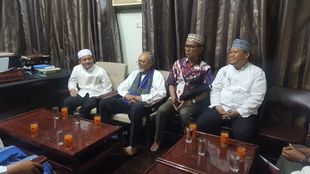 عميد كلية الشريعة والقانون بجامعة الاحقاف يلتقي القنصل الاندنوسي بسلطنة عمان