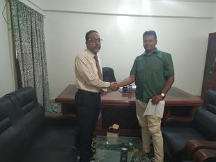 توقيع عقد شراكة بين مركز بحوث حضرموت وشركة اكسترا للمستودعات والمحاسبة