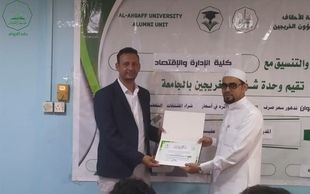 وحدة شؤون الخريجين بالتعاون مع كلية الادارة والاقتصاد تقيم محاضرة بعنوان تدهور سعر الصرف اليمني وأثره في أسعار شراء المشتقات النفطية