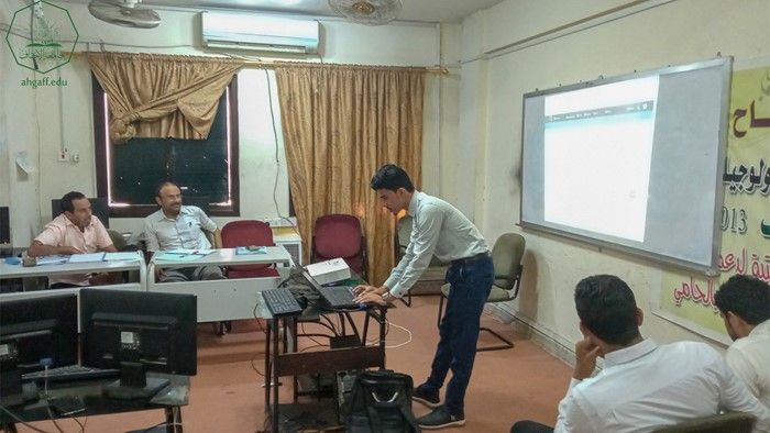 كلية هندسة وعلوم الحاسوب بجامعة الاحقاف تقيم مناقشة أبحاث التخرج