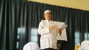 عميد كلية الشريعة والقانون ومدير التسجيل بها يتلقيان بالمستوى الاول والثاني بالكلية..