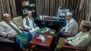 عميد كلية الشريعة والقانون جامعة الأحقاف يستقبل الأستاذ الدكتور محمد بن عبدالقادر الحاج القاضي السابق بالمحكمة العليا.