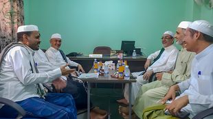 جامعة الأحقاف تستقبل الشيخ/ محمد زعيم رئيس مجلس شورى رؤساء المعاهد الدينية بإندونيسيا