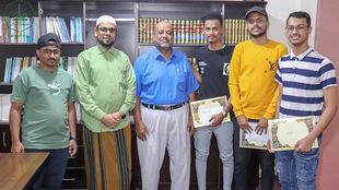 جامعة الأحقاف تكرم المشاركين في إنجاح ركن الجامعة بمعرض H. U. I للتعريف بالتخصصات الجامعية