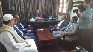 وزير التعليم العالي ووكيل الوادي والصحراء يزوران كلية الشريعة والقانون بجامعة الأحقاف