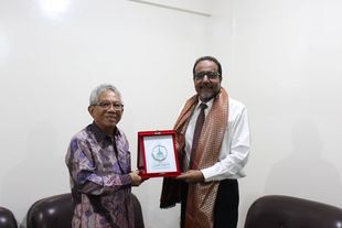 نائب رئيس جامعة الأحقاف يلتقي بالسفير الأندونيسي لدى عمان والقائم بأعمال السفارة اليمنية