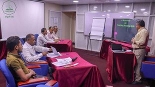 وحدة اللغة الإنجليزية بجامعة الأحقاف تقيم ورشة عمل بعنوان "استراتيجيات تدريس القراءة والكتابة باللغة الإنجليزية" بإشراف عمادة الجودة والإعتماد الأكاديمي